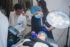 PAAS doctor is performing a demonstration