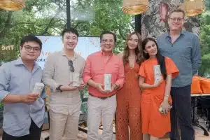 Doctors and guests with Frezyderm products